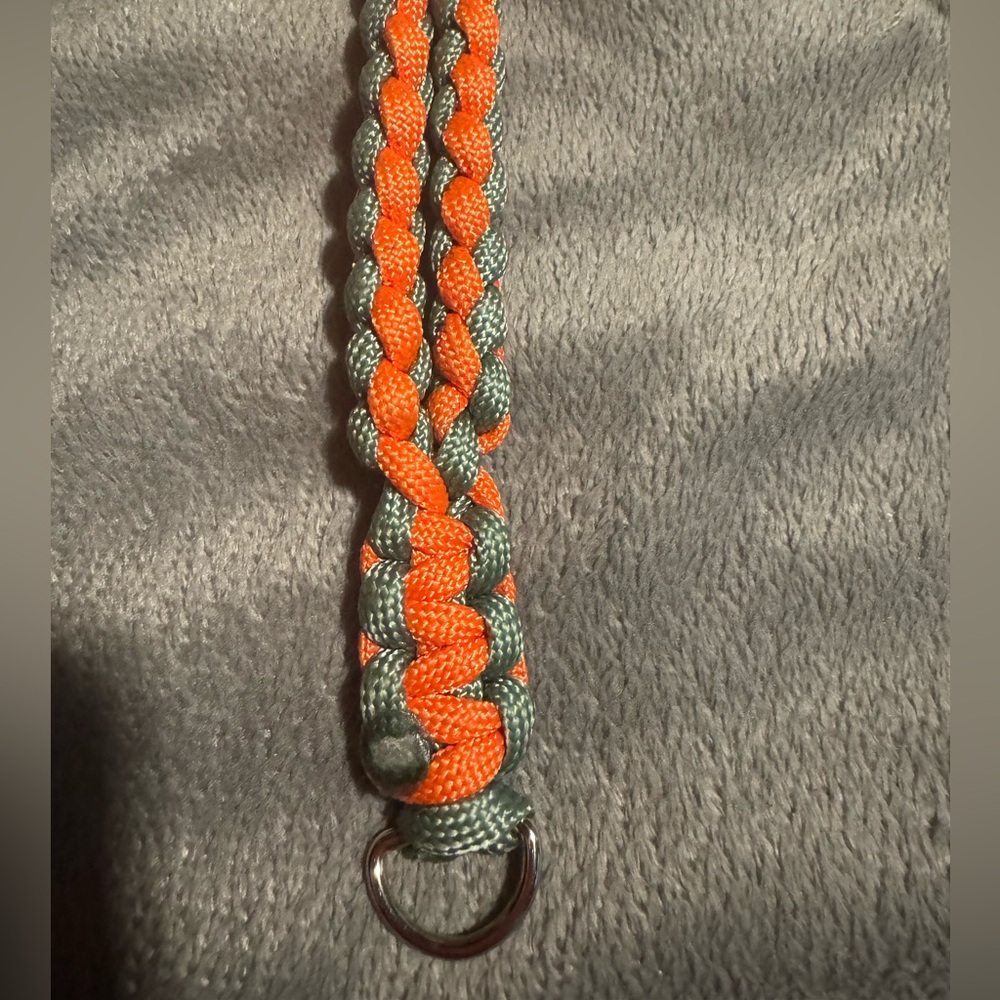 Paracord Key Chain - Picture 2 of 2